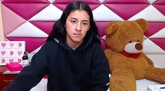 emmajonzlx on StripChat 