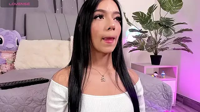 Freechat emy_bonita1 on StripChat