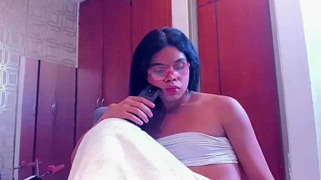 evelyn_wine on StripChat 