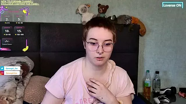 Freechat GamerGirl_Eve on StripChat