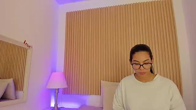 GenesisRuiz on StripChat 
