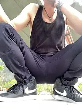 Hideen-real-face on StripChat