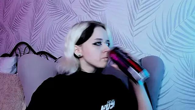 Holy_Silvia on StripChat 