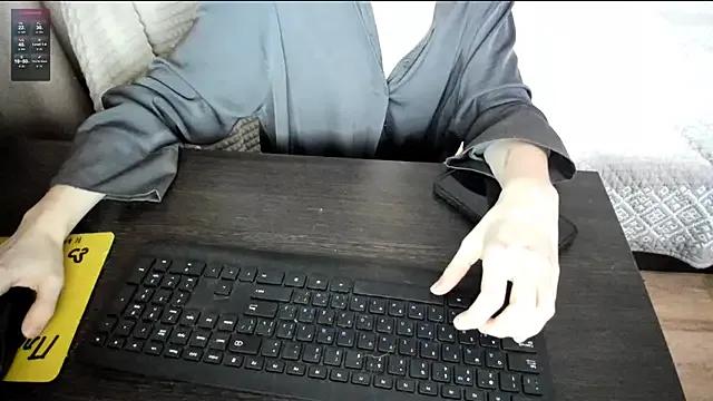holyharlot on StripChat 