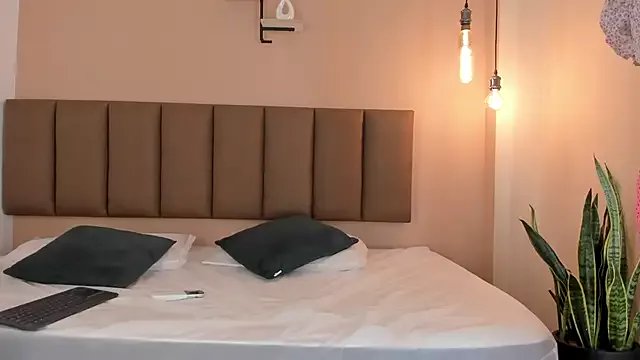 Freechat honeygray02 on StripChat