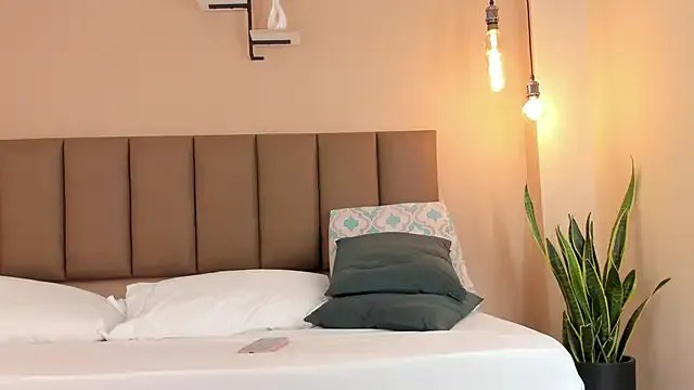 Freechat honeygray02 on StripChat