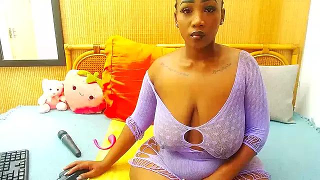 HugeMassiveBooty on StripChat 
