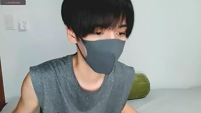 itsme_LEON on StripChat