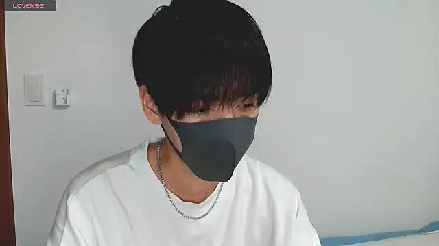 itsme_LEON on StripChat