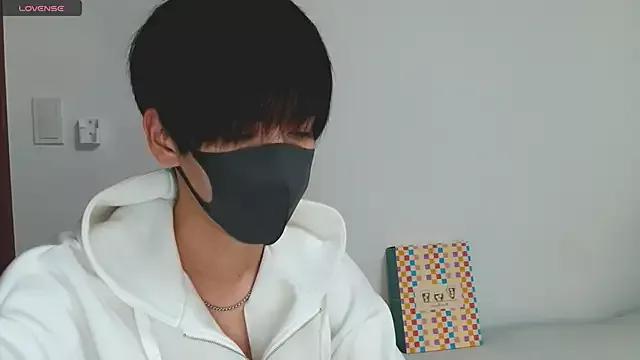 itsme_LEON on StripChat