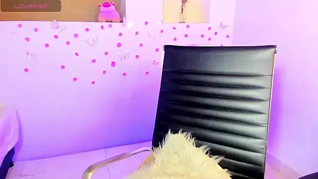 IvyBliss8 on StripChat 