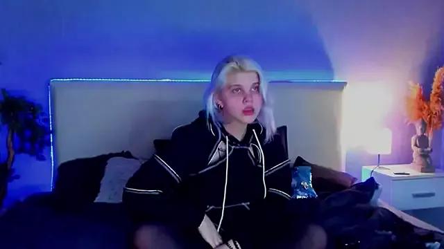JoannLowe on StripChat 