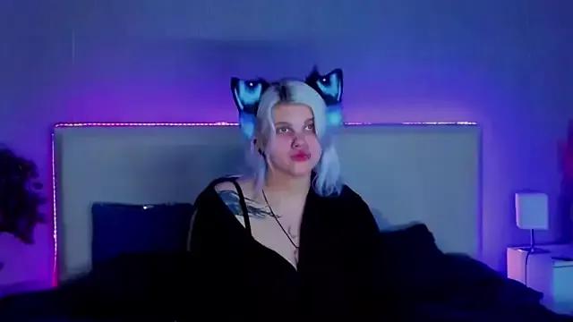 JoannLowe on StripChat 