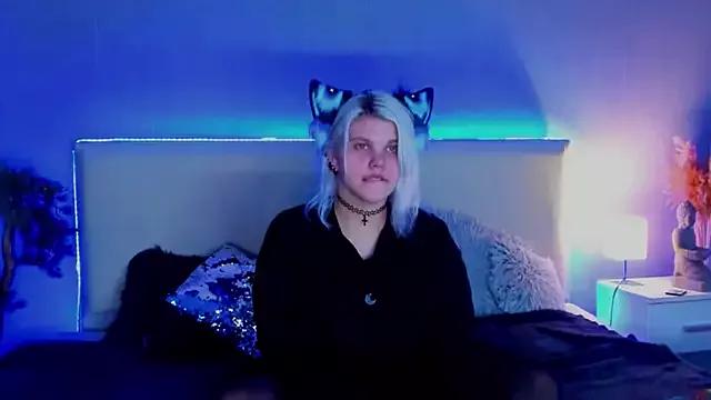 JoannLowe on StripChat 