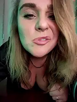 Juicy_PeachLux on StripChat 