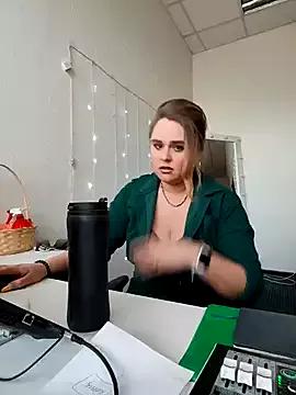 Juicy_PeachLux on StripChat 