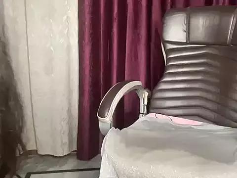 Karnaa_vail on StripChat 