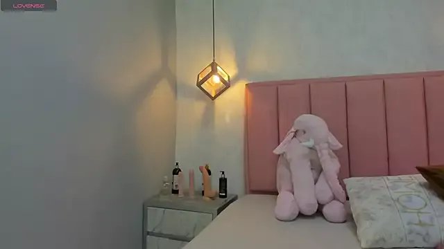 Freechat KELSSEYANDERS on StripChat