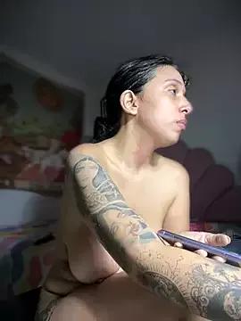 kiaraglam2 on StripChat