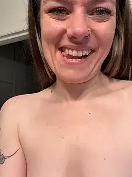 LadyLena1 on StripChat