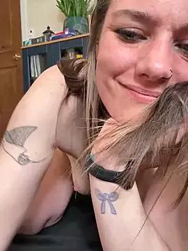 LadyLena1 on StripChat