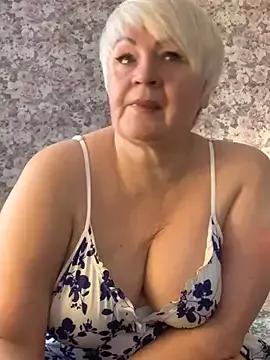 Laura_Millf on StripChat 