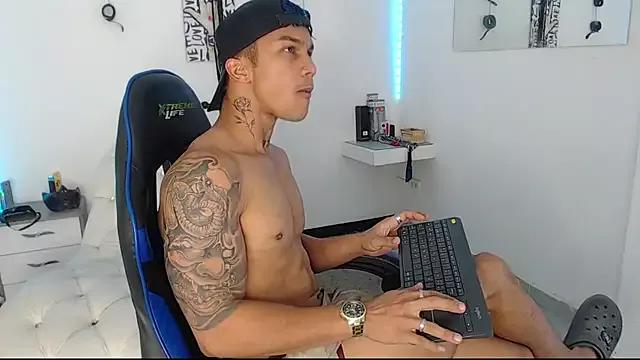 Leonard_Price on StripChat 