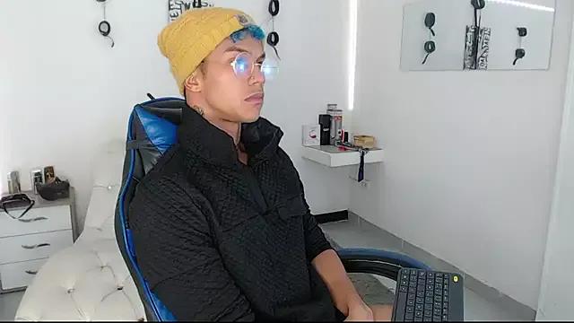 Leonard_Price on StripChat 