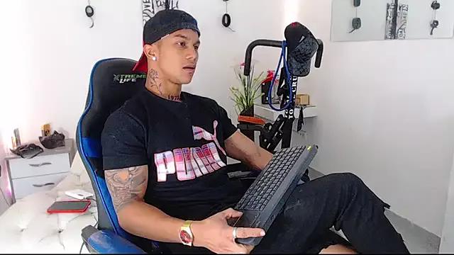 Leonard_Price on StripChat 