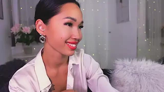LinaMuhn on StripChat 