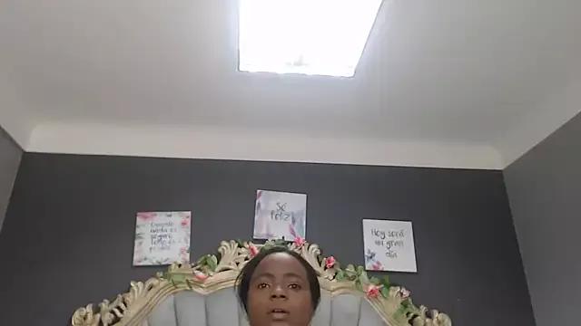 LindaBird on StripChat 