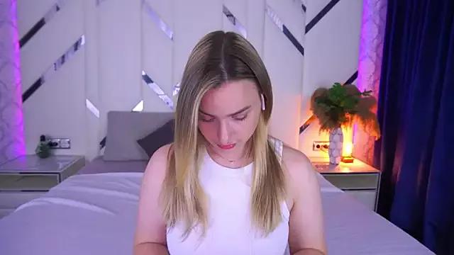 LindsieGreyy on StripChat 