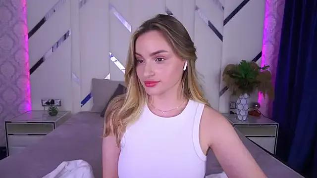LindsieGreyy on StripChat 