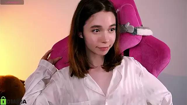 LittleOriana on StripChat 