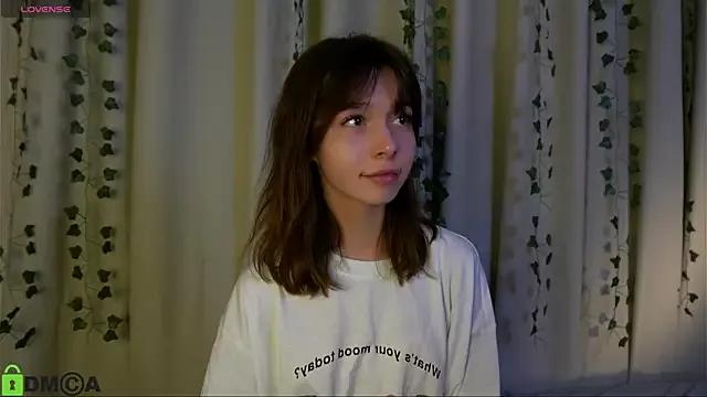 LittleOriana on StripChat 