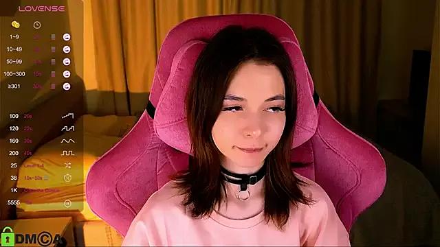 LittleOriana on StripChat 