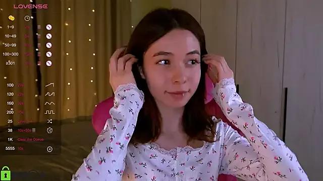 LittleOriana on StripChat 