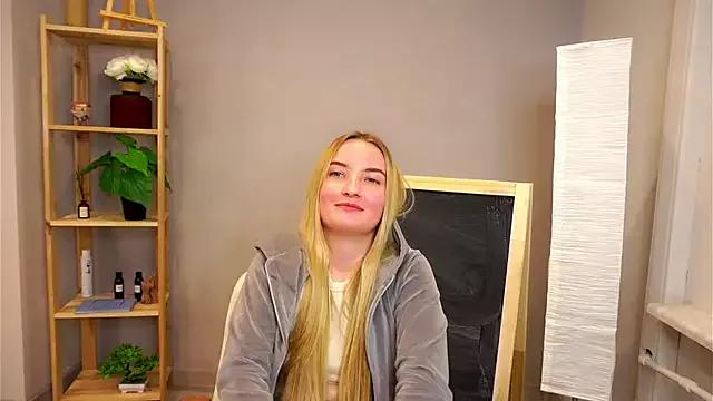 LucettaCreswell on StripChat 