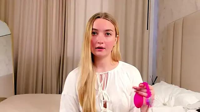 LucettaCreswell on StripChat 