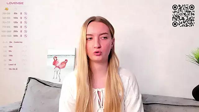 LucettaCreswell on StripChat 