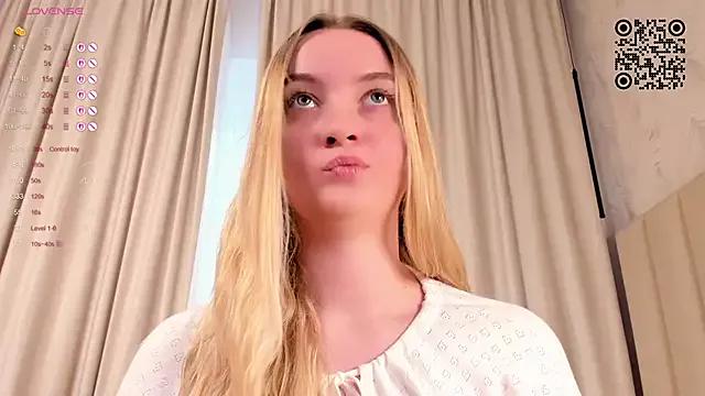 LucettaCreswell on StripChat 
