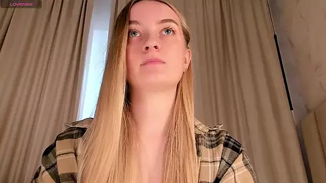 LucettaCreswell on StripChat 