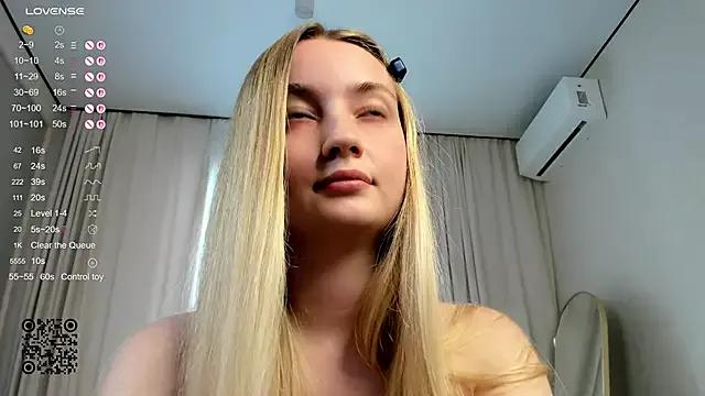 LucettaCreswell on StripChat 