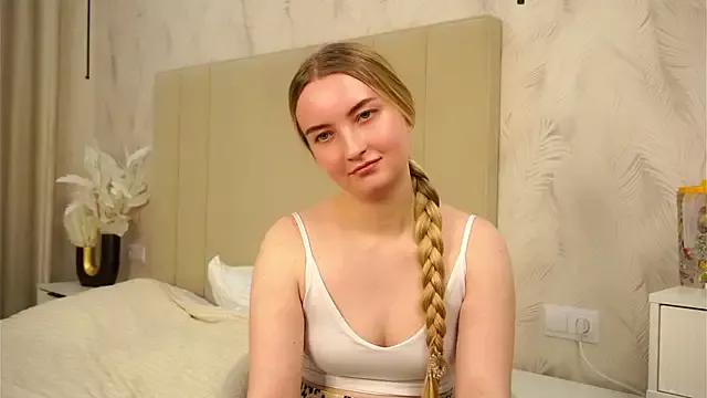 LucettaCreswell on StripChat 
