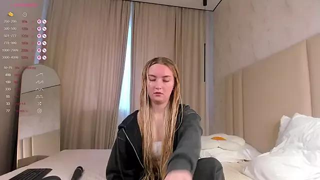 LucettaCreswell on StripChat 
