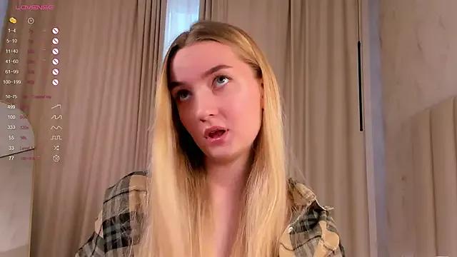 LucettaCreswell on StripChat 