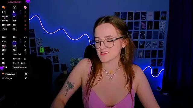 luna_berryy on StripChat 