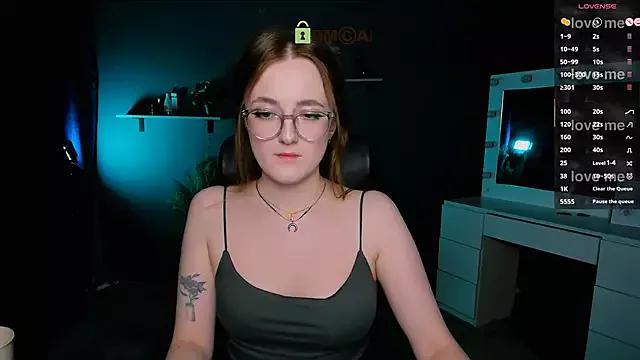 luna_berryy on StripChat 