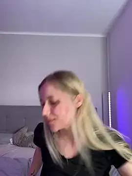 lunawolf21 on StripChat