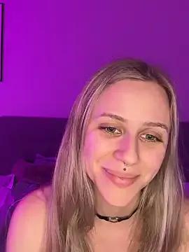 lunawolf21 on StripChat